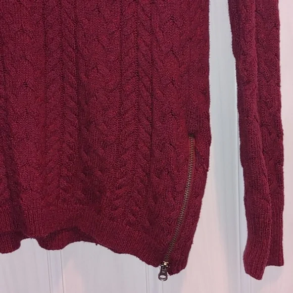M American Eagle Outfitters maroon stretchy knit sweater with side zippers - Picture 5 of 5